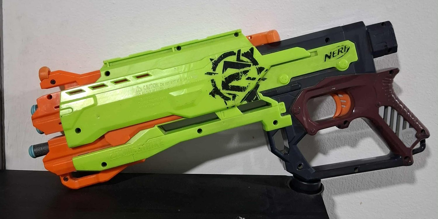 BA37 Nerf Pistola de Dardos Zombie Strike con 4 Dardos
