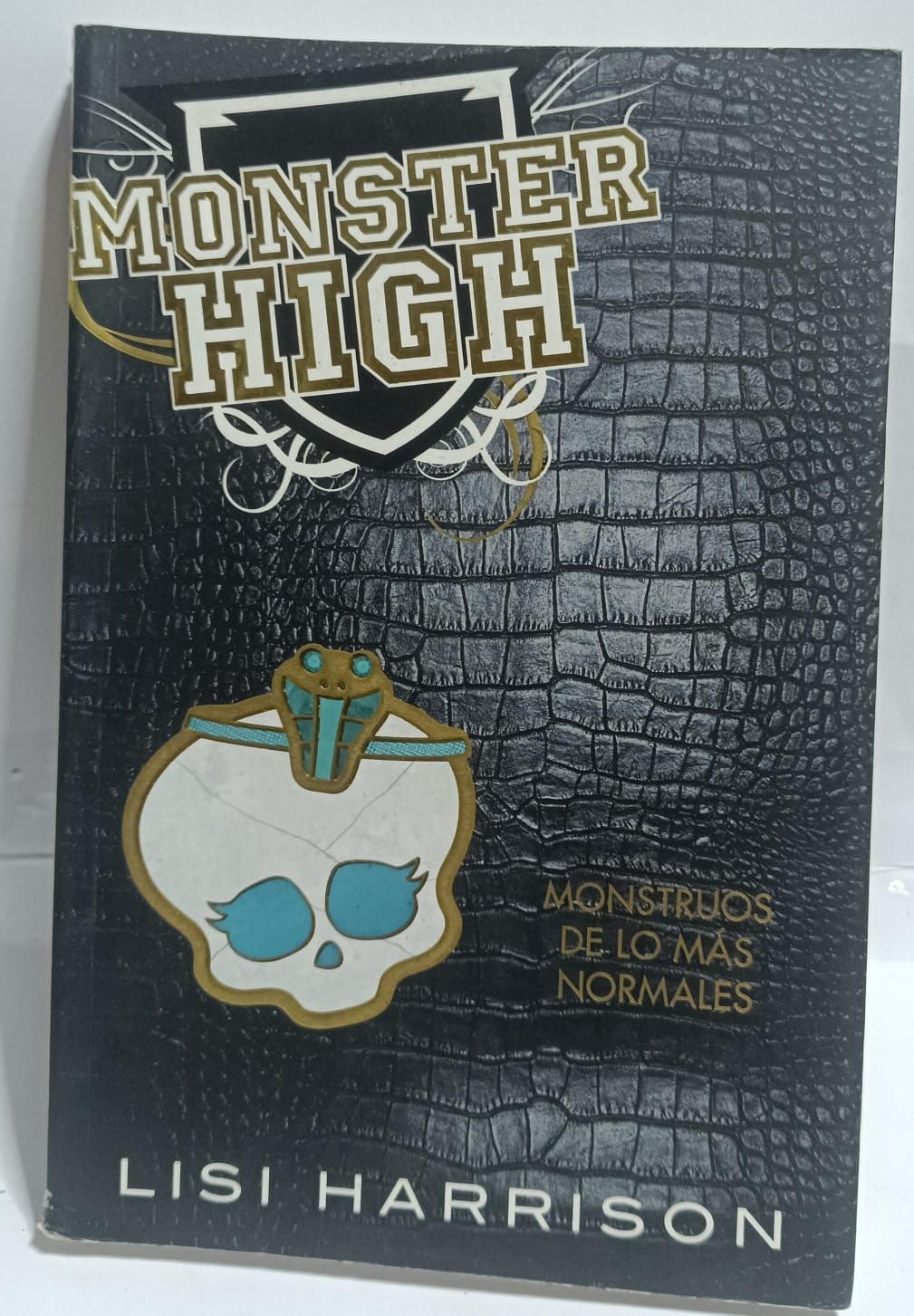 NELA-u, Monster High Libro Monstruos de Lo mas Normales  Espanol