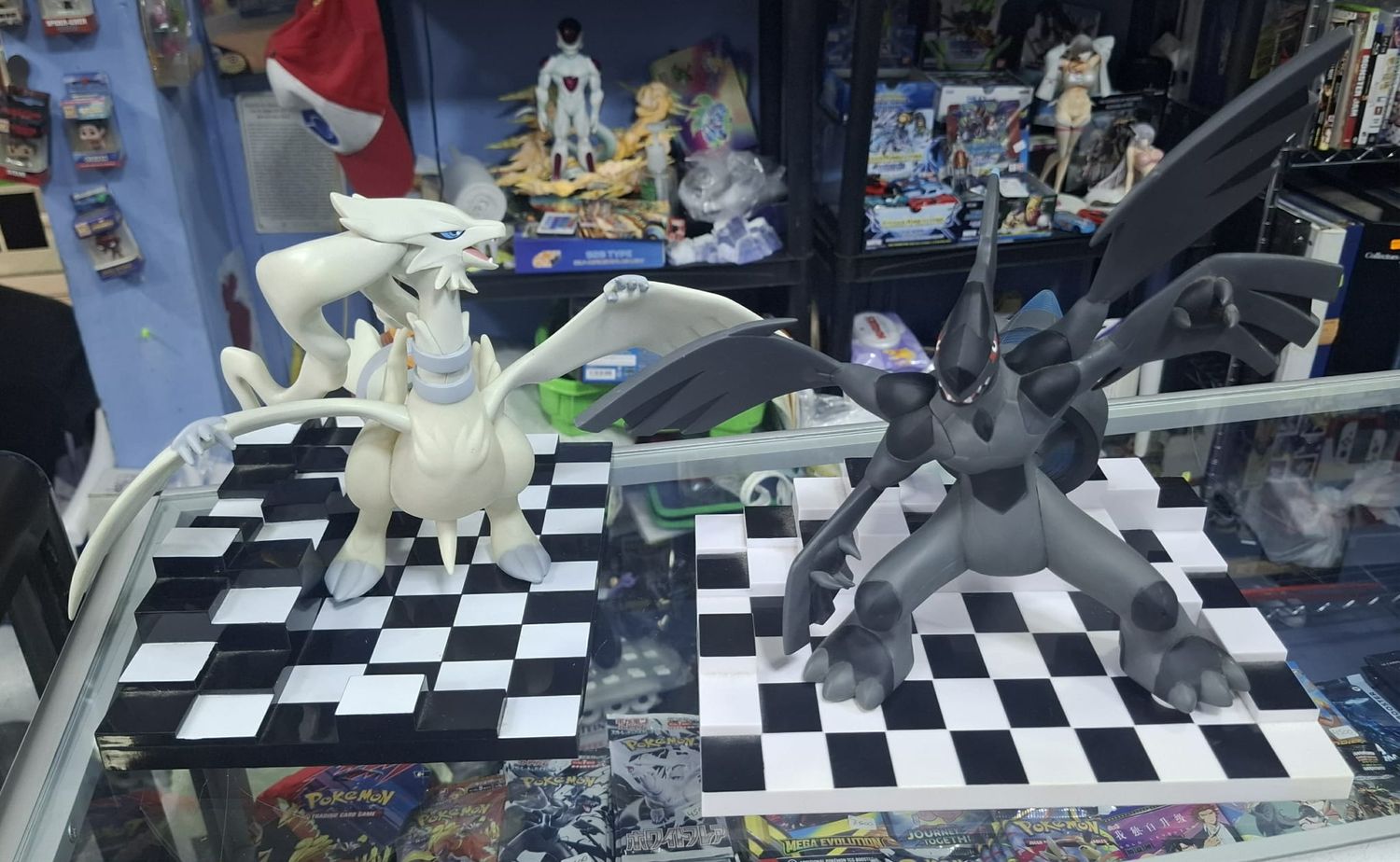 SJ Zekrom Reshiram Figuras Ichiban Pokemon Figuras Estatuas