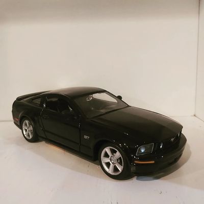 SH12 2006 Ford Mustang GT Escala 1/24 Maisto Auto de Coleccion
