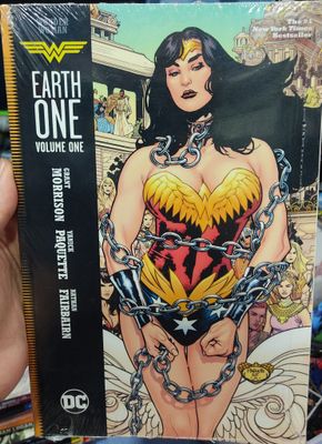 SH1 Wonder Woman Comic Earth One Volume One TP DC Comics Ingles Libro