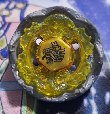 SH4 Beyblade Amarillo Metal