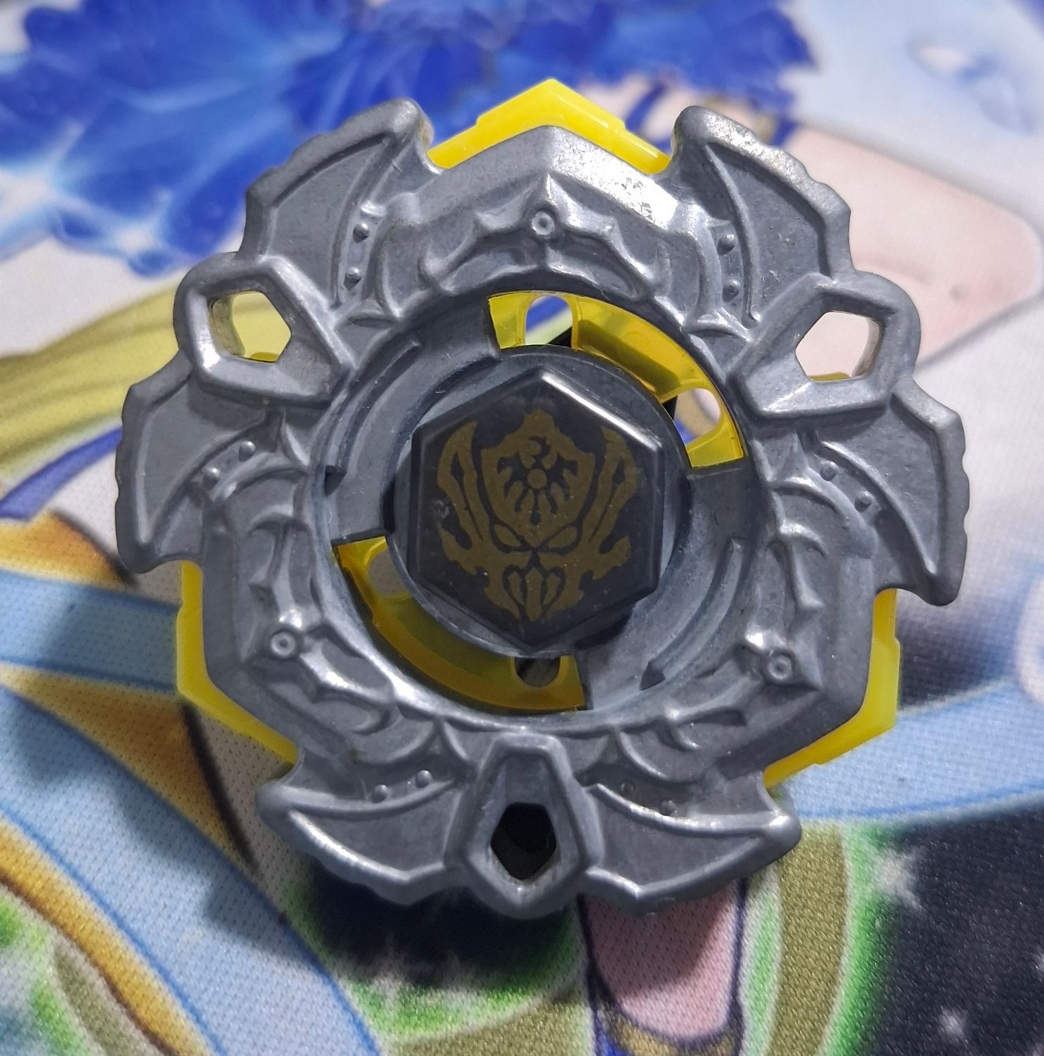 SH4 Beyblade Amarillo Metal