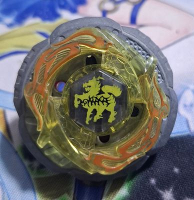 SH4 Beyblade Amarillo Metal
