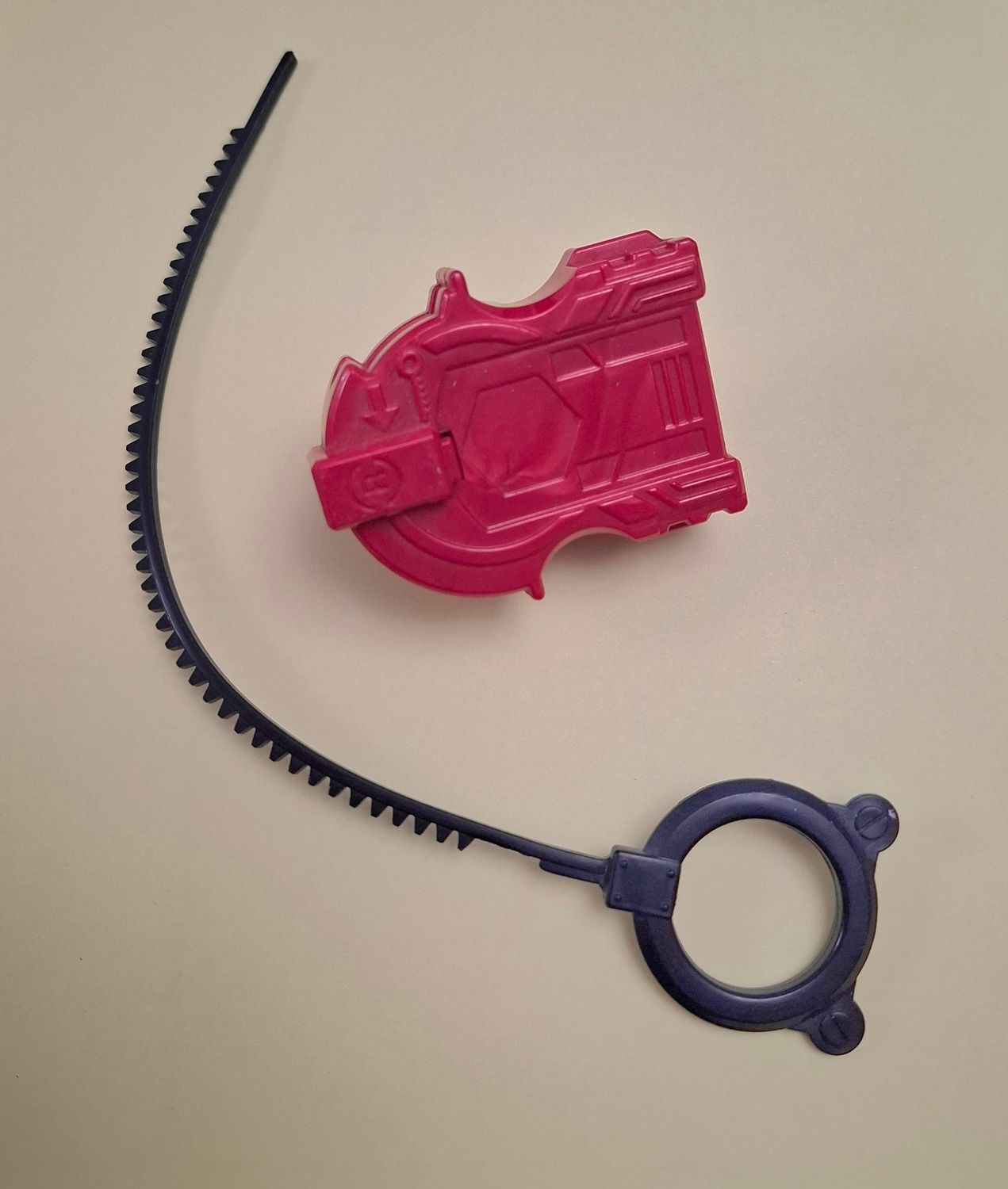 SH4 Beyblade Lanzador Rojo