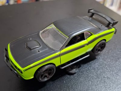 SH12 Dodge Challenger Escala 1/32 Jada Auto de Coleccion