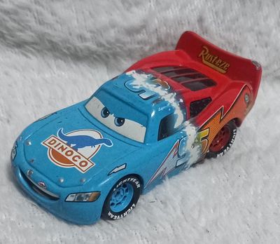 NELA-f, Rayo McQueen  "Cars" de Disney/Pixar "Dinoco".