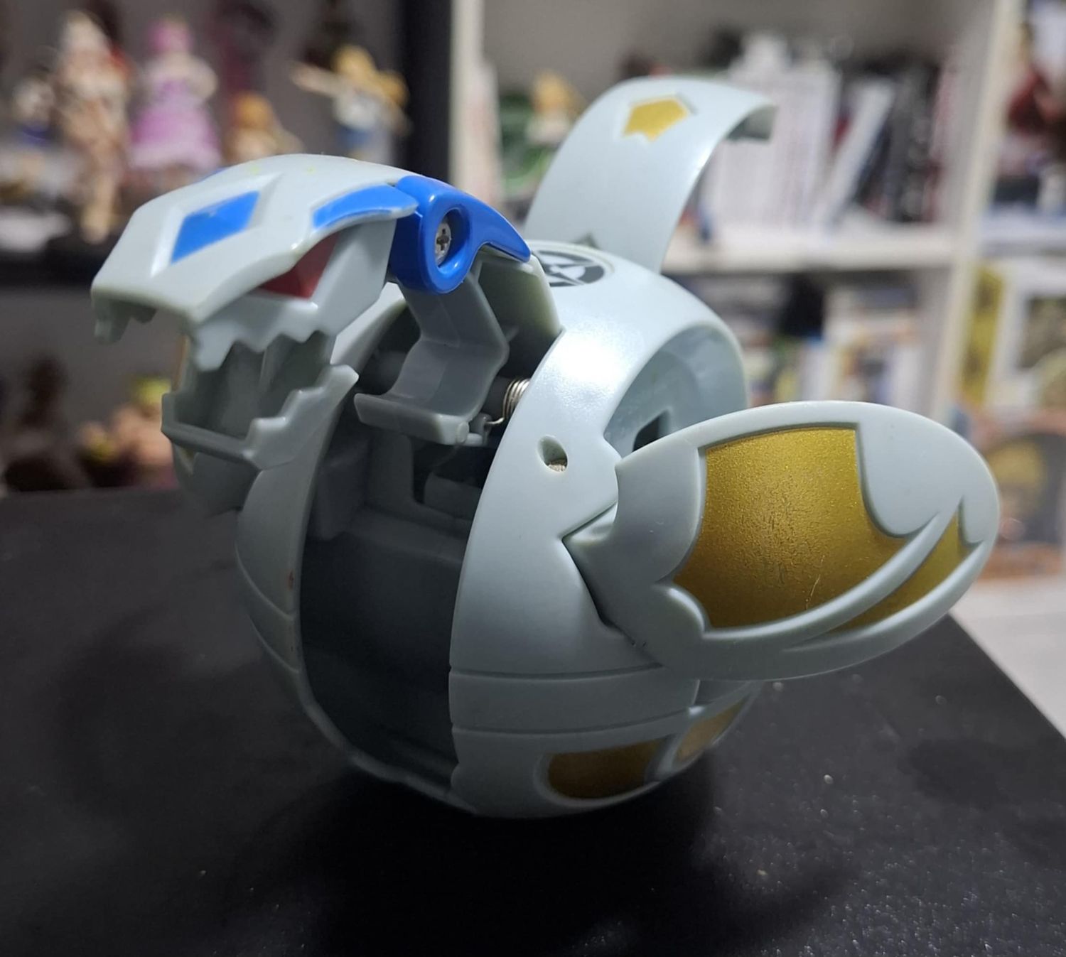 SH1 Bakugan Grande Gris Pyro Dragonoid Gray aos 580g