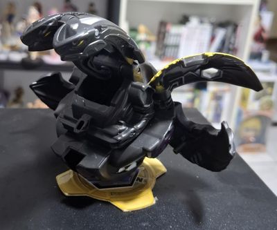 SH Bakugan Grande Negro con Amarillo Nillious 2 Cabezas