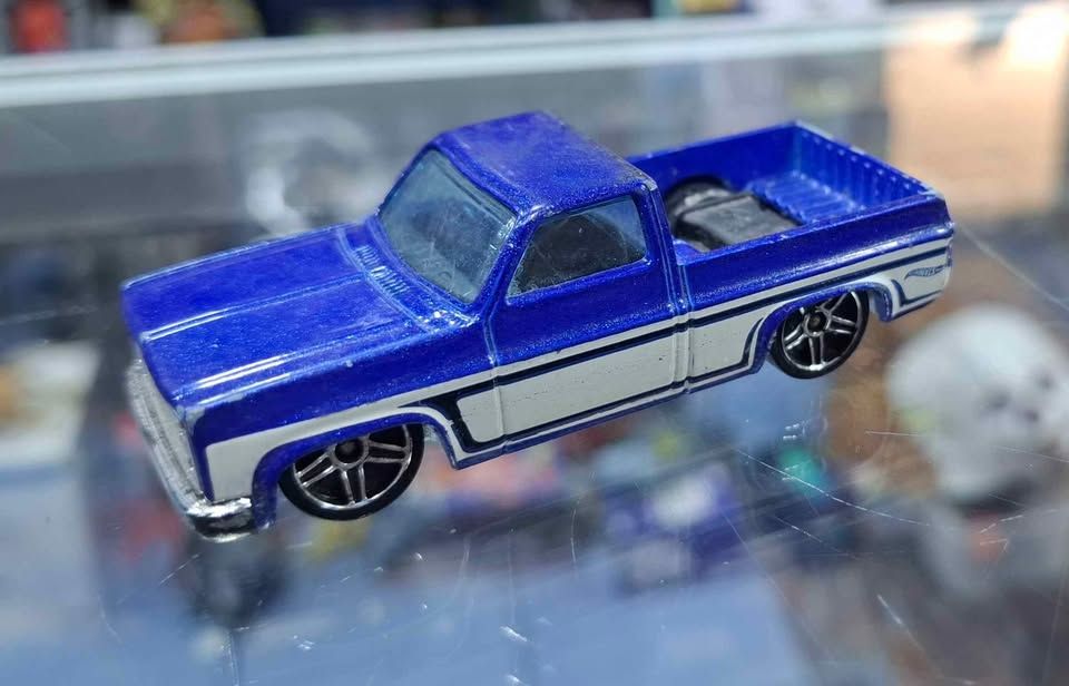 SJ 83 Chew Silverado Hot Wheels