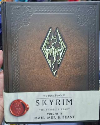 SJ The Elder Scrolls V Skyrim Library Volume 2 Man Mer Beast Libro Tapa Dura