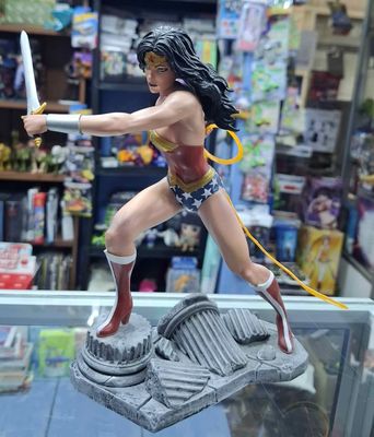 SJ Wonder Woman Diamond Select Gallery DC Comics Estatua Mujer Maravilla