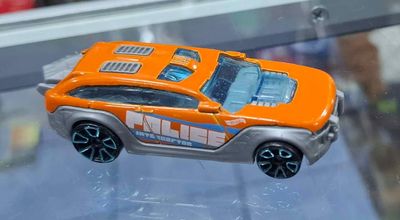 SJ1 HW Pursuit Hot Wheels
