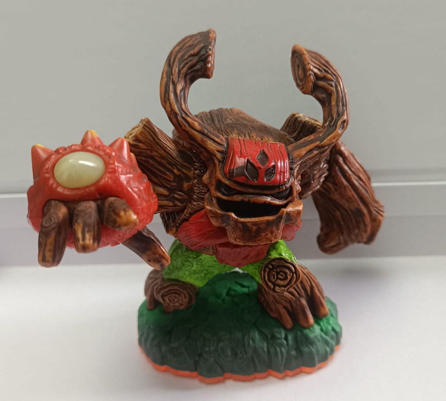 SJ4 Tree Rex de la línea de productos Skylanders Giants.