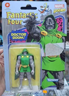 SJ4 Doctor Doom Figura Marvel Legends Kenner 3.75