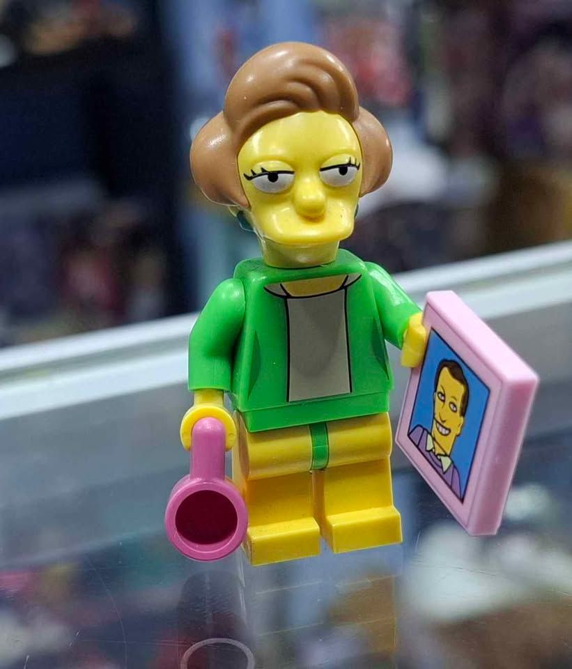 SJ3 Edna Krabappel Lego Mini Figura Simpsons
