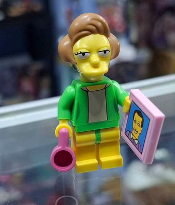 SJ3 Edna Krabappel Lego Mini Figura Simpsons