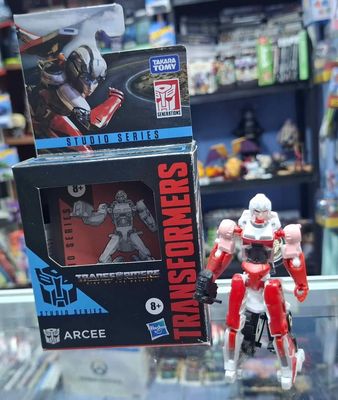 SJ1 Arcee Figura Transformers Figura Rise of the Beasts Core