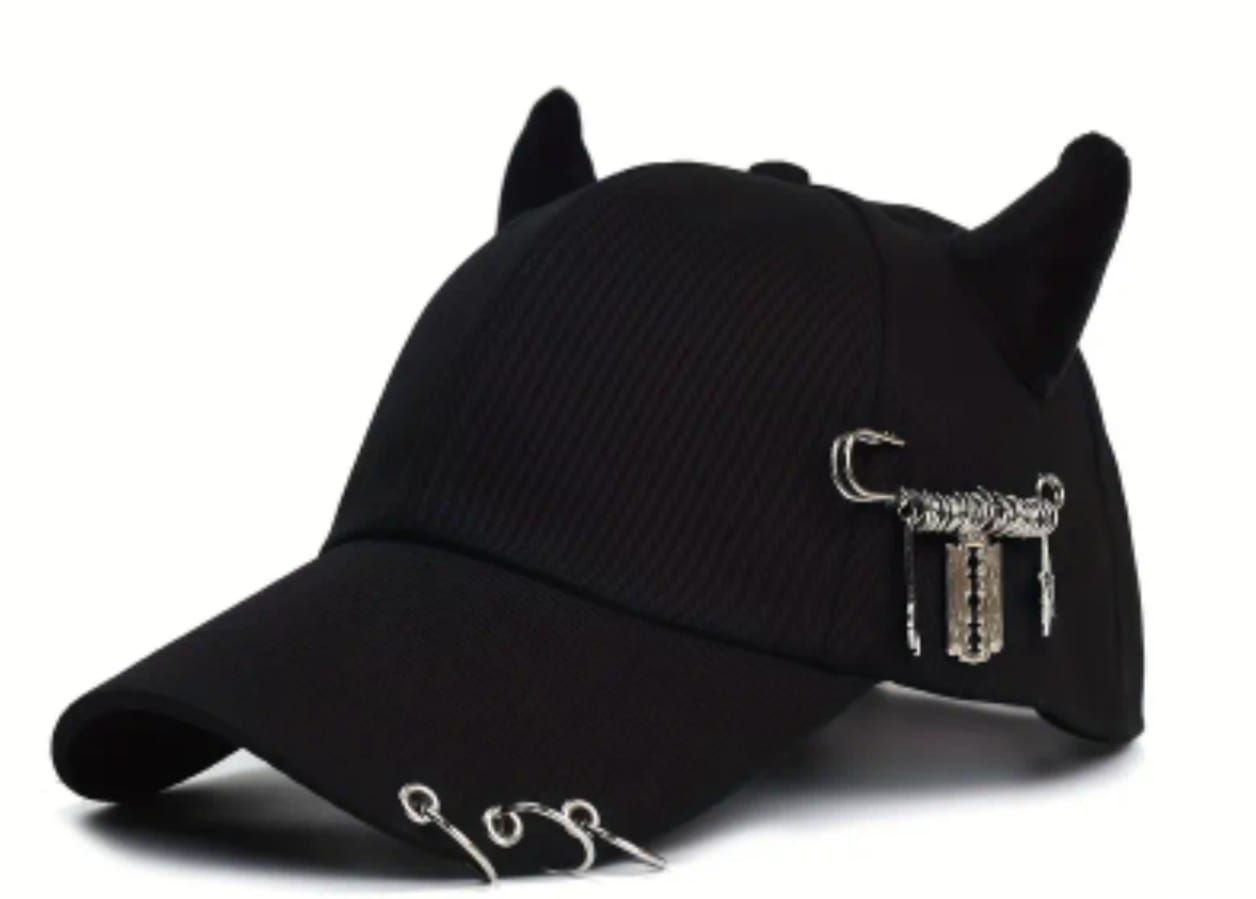 KM Gorra con cuernos
