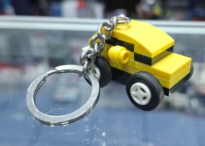 SH1 Yellow Car Lego Oficial Llavero