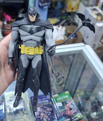 SH1 Batman Figura White Knight DC Multiverse