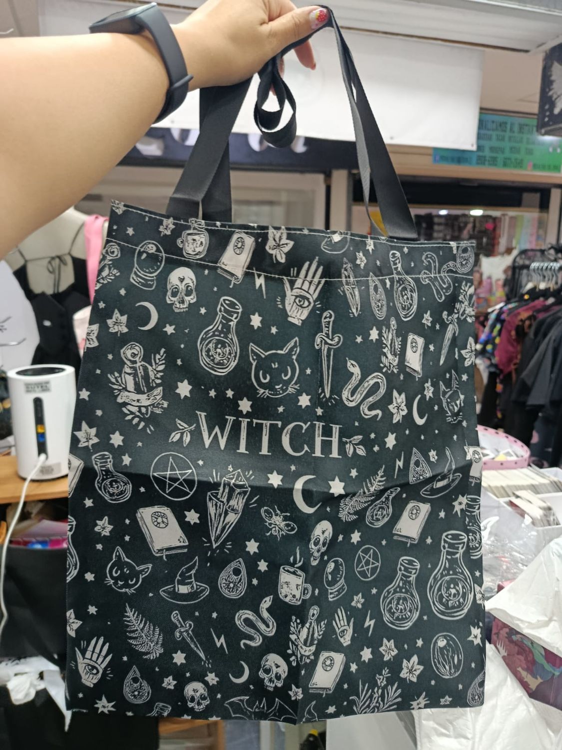 KM Bolso de Tela, Witch