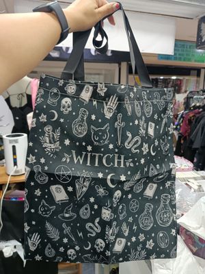 KM Bolso de Tela, Witch