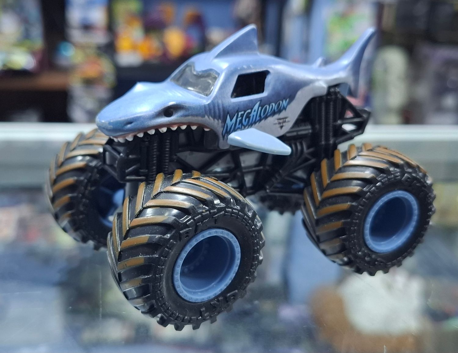 SJ1 Monster Jam Hot Wheels Megalodon