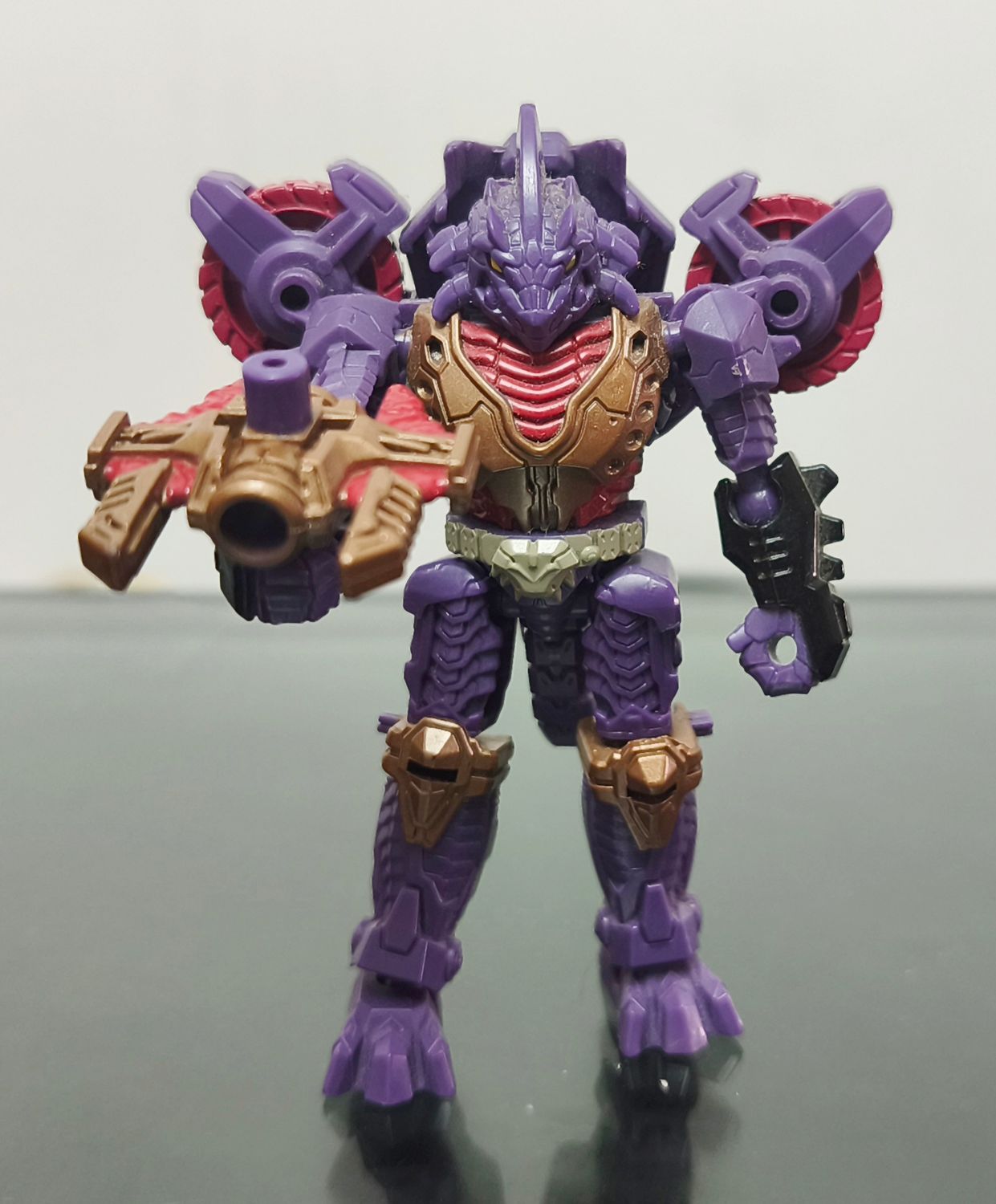 SH1 Iguanus Figura Transformers Legacy Core Class