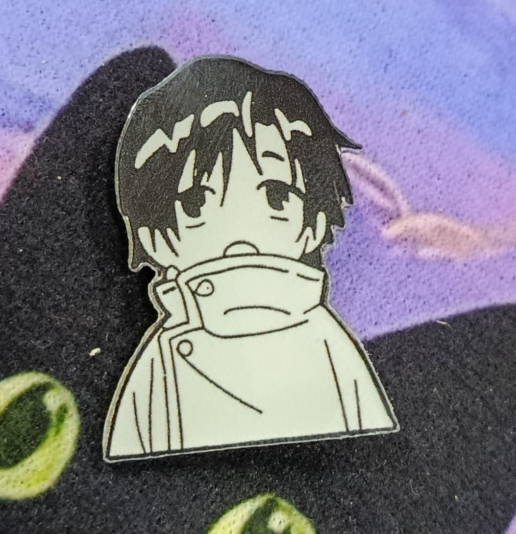 KM Pin de Acrílico Yuta Jujutsu Kaisen