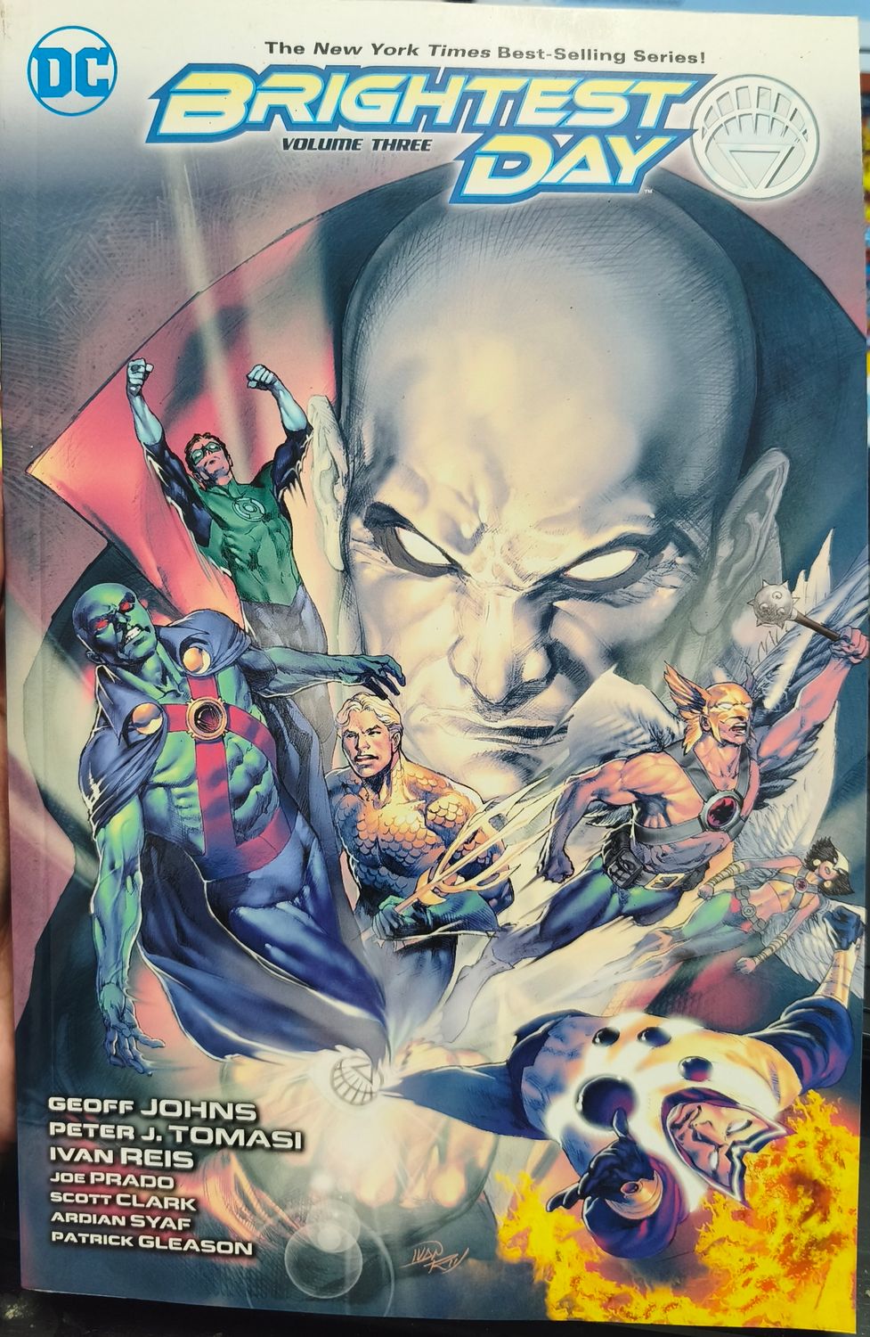 SH1 Brightest Day Volume Three Comic Libro Ingles