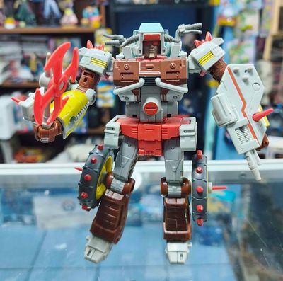 SJ1 Junkyard Figura Studio Series Voyager Class 6.5 Pulgadas Transformers