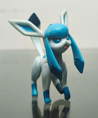 SH1 Glaceon Figura Jazwares Pokémon Figura Dañado