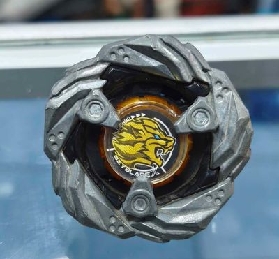 SH16 Claw Leon Beyblade