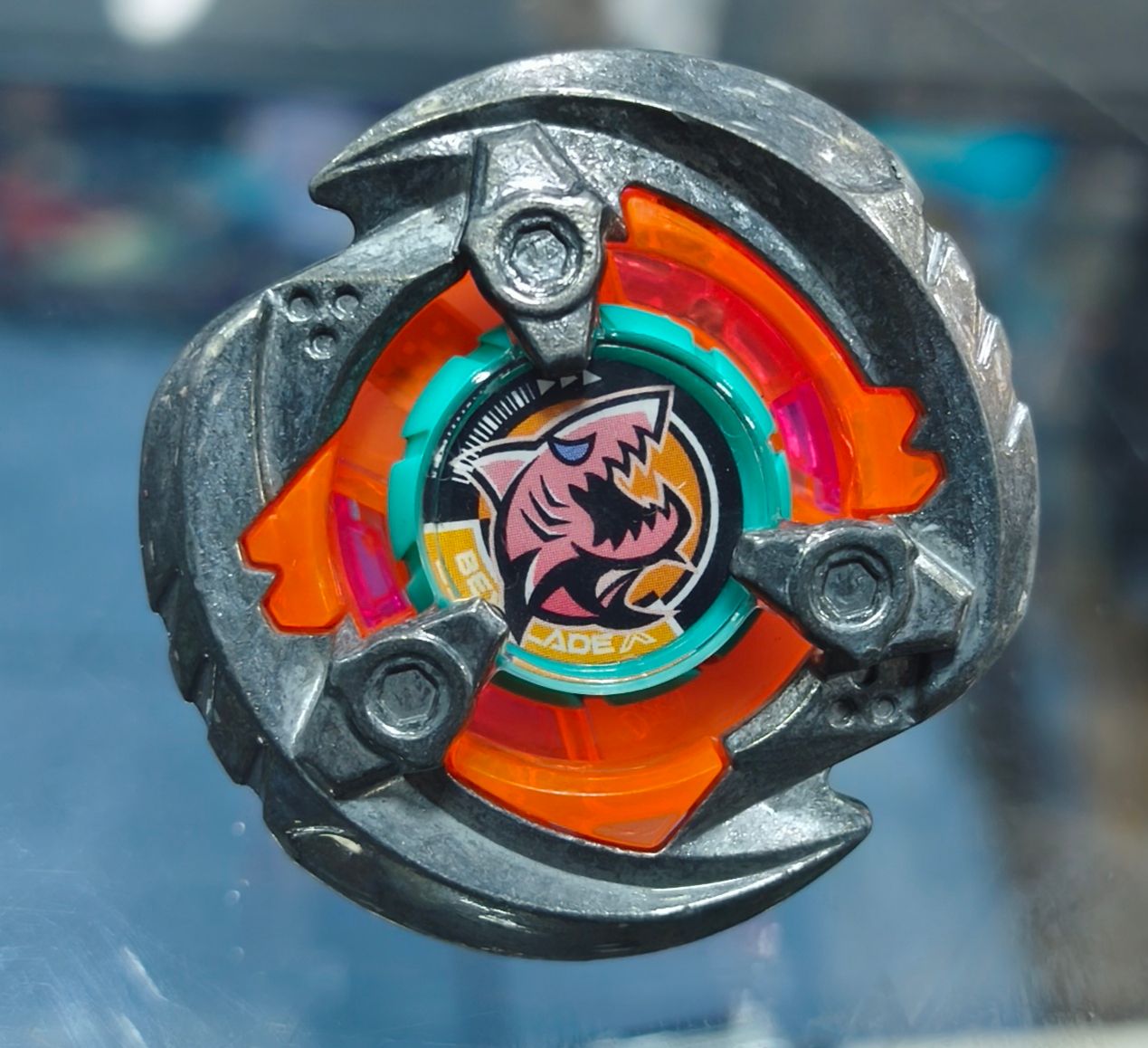 SH16 Gil Shark Beyblade