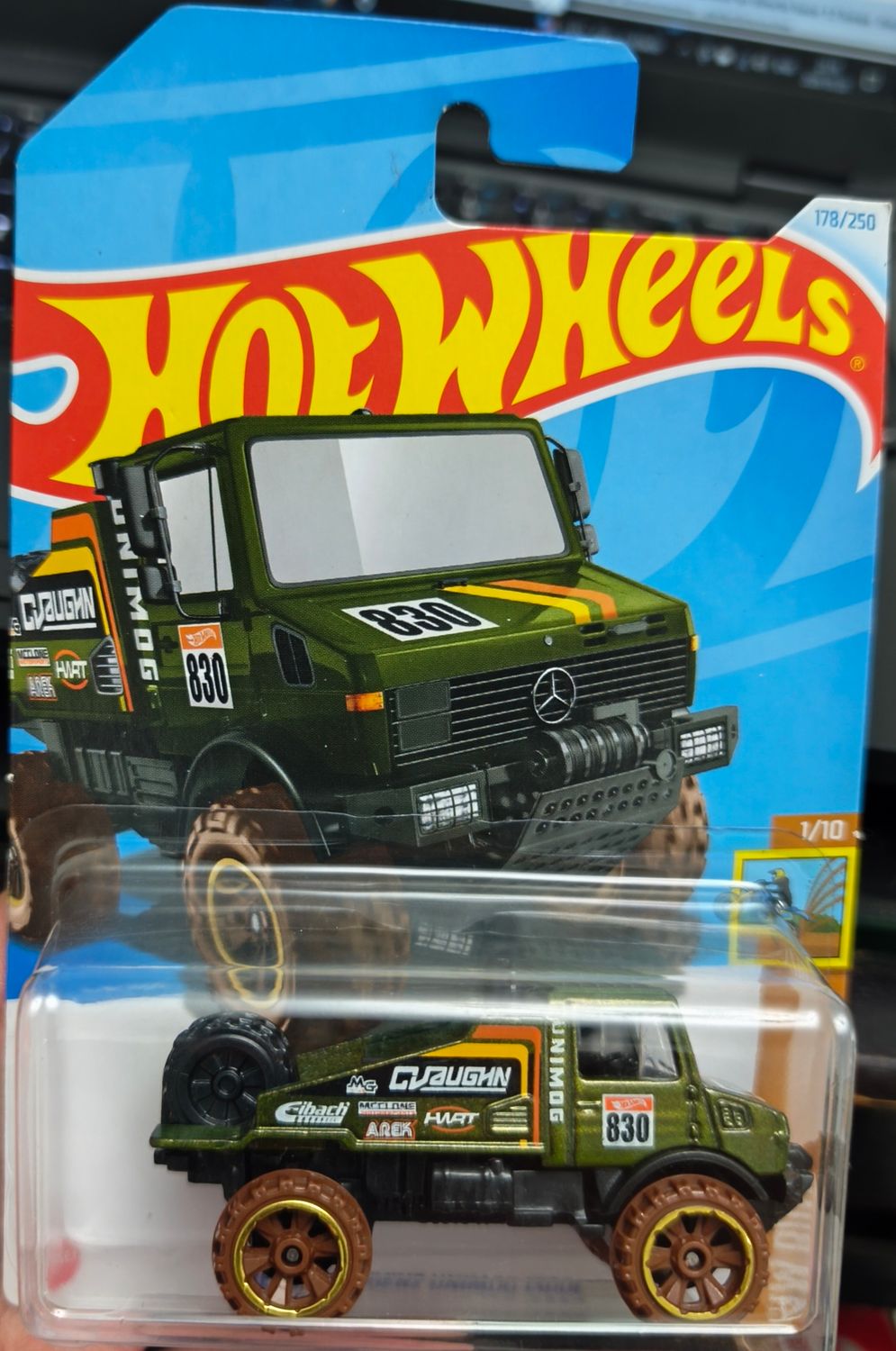 SH1 Mercedes Benz Unimog 1300L Hot Wheels