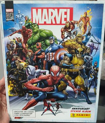 SH1 Marvel 80 Years Anniversary Sticker Album Tapa Dura Panini Incluye 110 Stickers Pegadas y le Faltan 45 Stickers