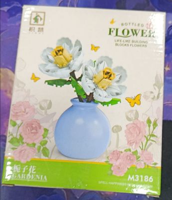 KM Mini Flores armables tipo lego. Gardenia Incluyen en Jarron