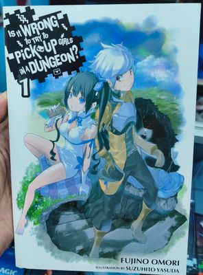 SJ6 It is Wrong to try to Pick Up Girls in a Dungeon Novela Volumen 1 Inglés