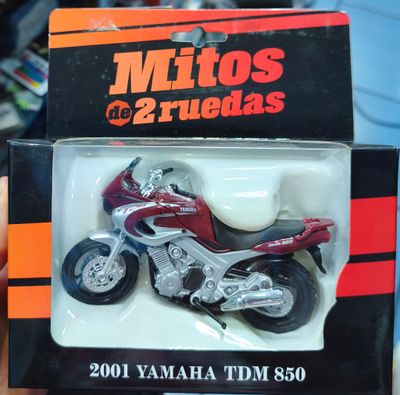 SJ2 2001 Yamaha TDM 850 Mitos de 2 Ruedas Moto