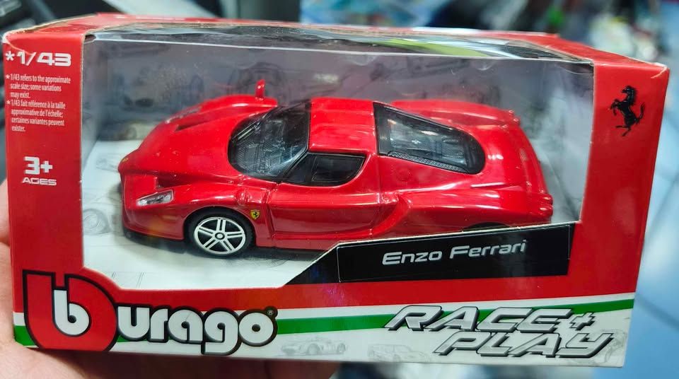 SJ1 Enzo Ferrari Burago Race Play