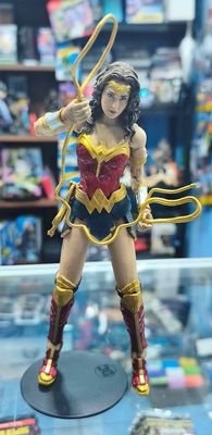 SJ1 Wonder Woman Figura DC Multiverse Articulada SJ1 Wonder Woman Figura DC Multiverse Articulada