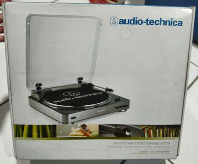 SJ2 Toca Discos de Vinilo Audio Technica AT-LP60 Usado Como Nuevo
