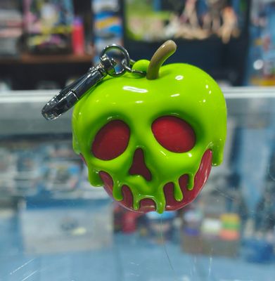 SJ6 Manzana Envenenada Llavero de Goma Disney Villanos