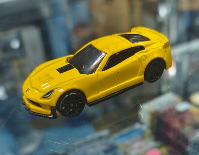 SJ6 Auto Pequeño Amarillo