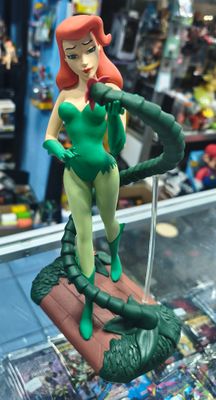 SJ1 Poison Ivy Figura Estatua Diamond Select DC