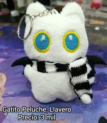 Llavero Gatito de Peluche Vampiro Blanco