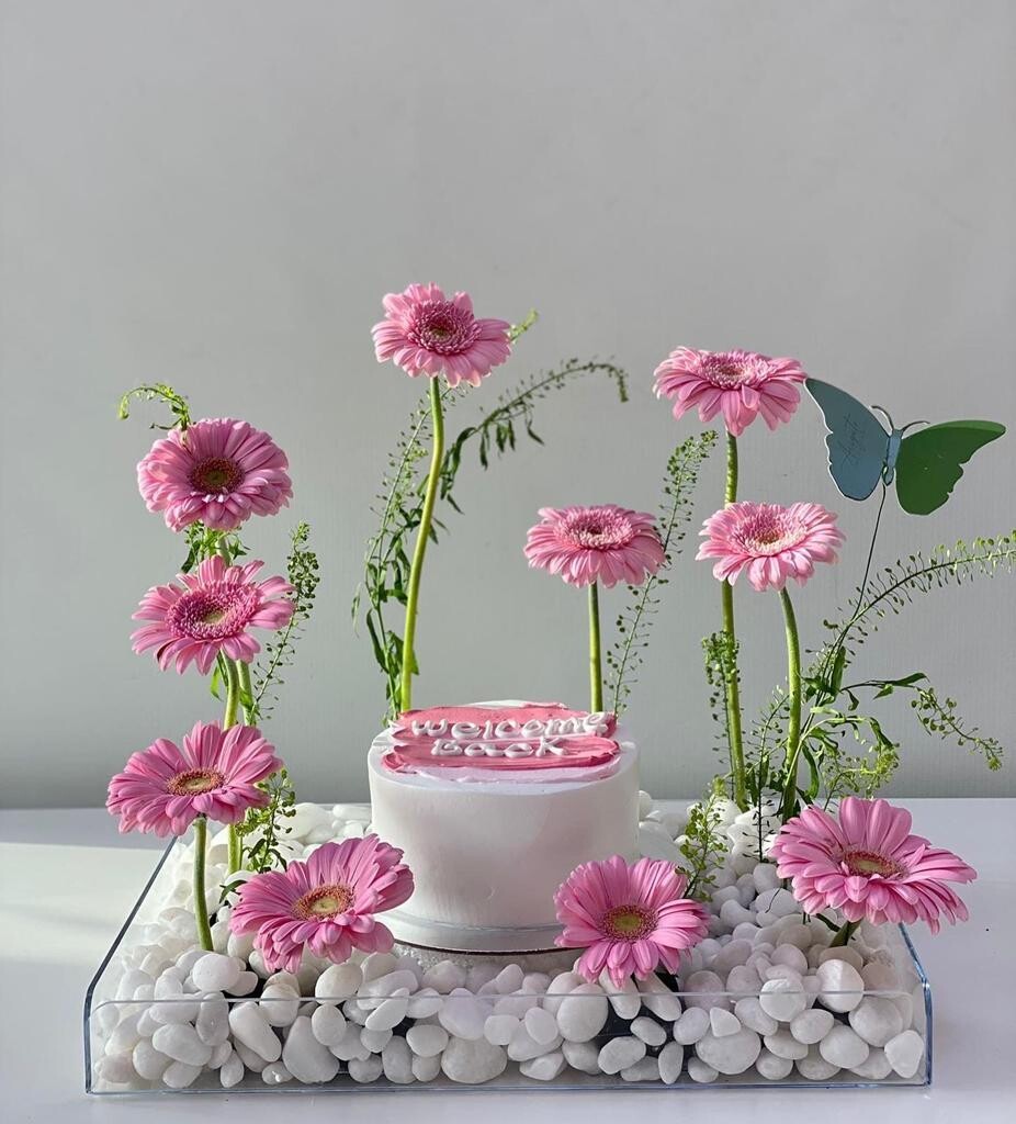 ​Mini cake and Gerberas