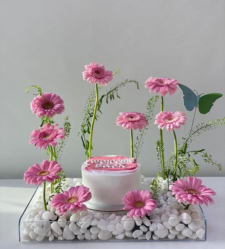 ​Mini cake and Gerberas