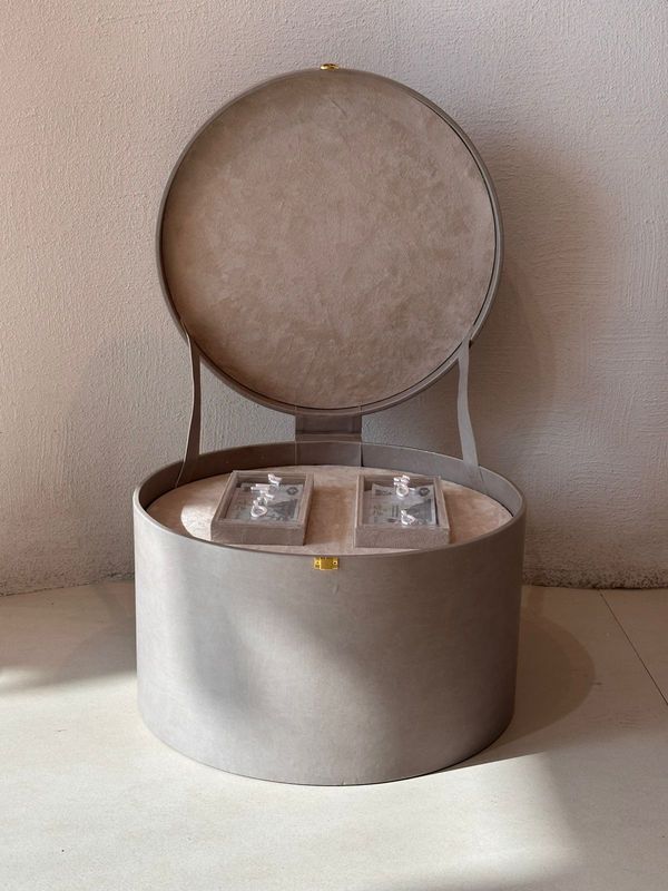 Round leather money box